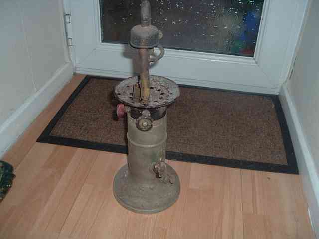 1292786778-Petromax_Table_Lamp_1.jpg