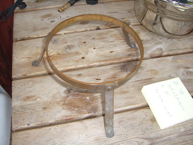 1293714584-KL80_stand.JPG