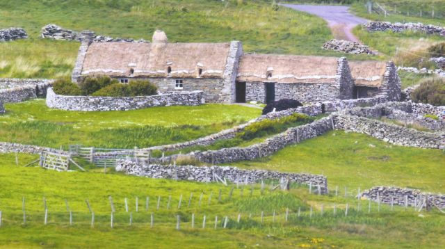 1347641424-TRADITIONAL_SHETLAND_CROFT_HOUSE___OUTBUILDINGS_opt.jpg