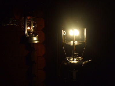 1349563188-X246B_vs_wick_lamp.JPG