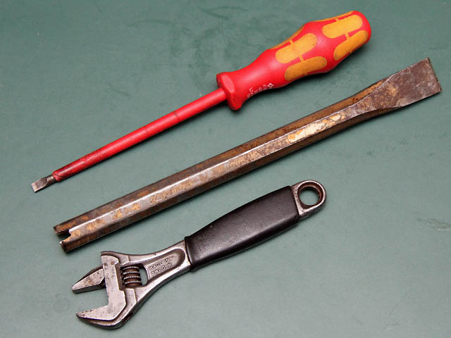 1350580583-tools.jpg