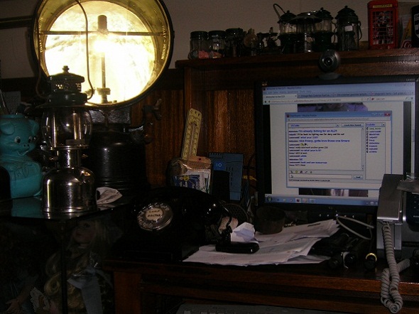 1363749580-alight_computor_002.JPG