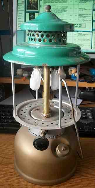 1379436270-Canadian_Coleman_kero_burner_2.jpg