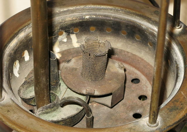 1384982397-internals_opt.jpg