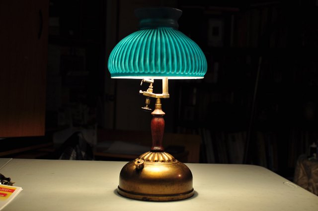 Antique Coleman Lamp Classic, Coleman Table Lamp Value