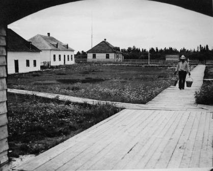 1421934100-Trading_Post_Bldgs_and_walkway_compressed.jpg