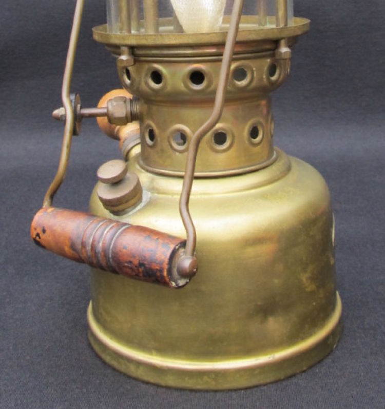 1425839706-Focus_Spansk_stormlampe_003_opt.jpg