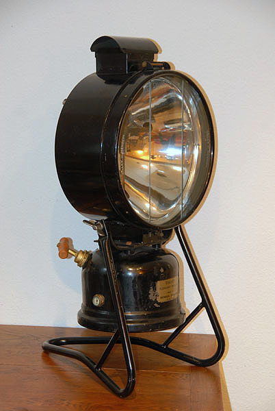 1447454646-Tilley_FL6_stand.jpg