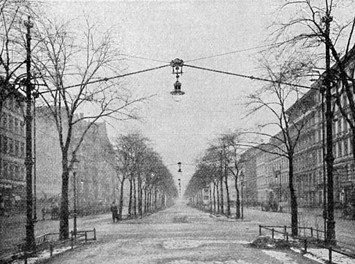 512px-1913_Greifswalder-Str.jpg