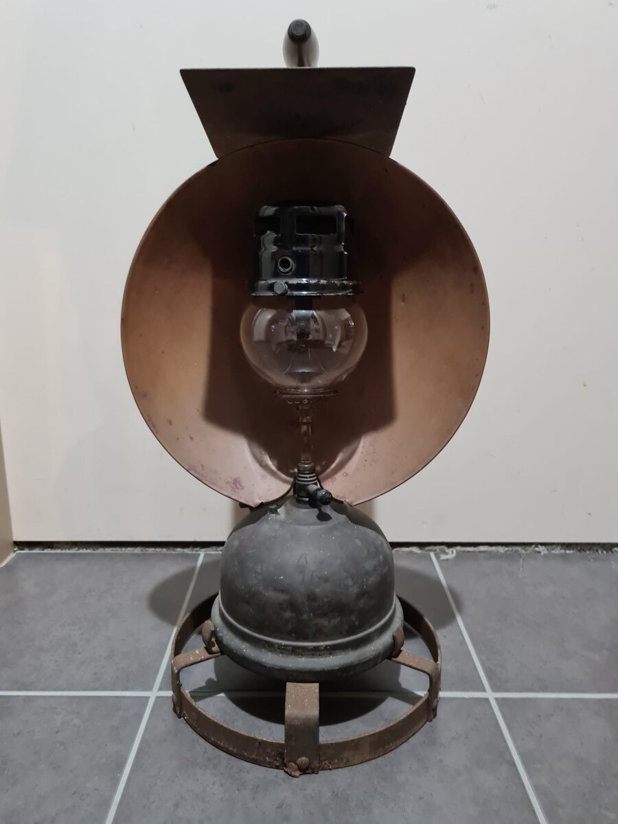 AL8 Victorian Rail lamp 1.jpeg