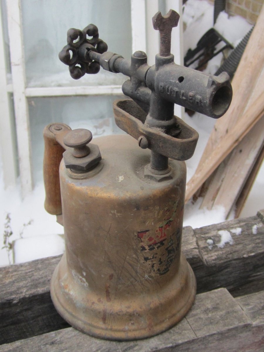 Coleman-Butler B;ow lamp 1.jpg