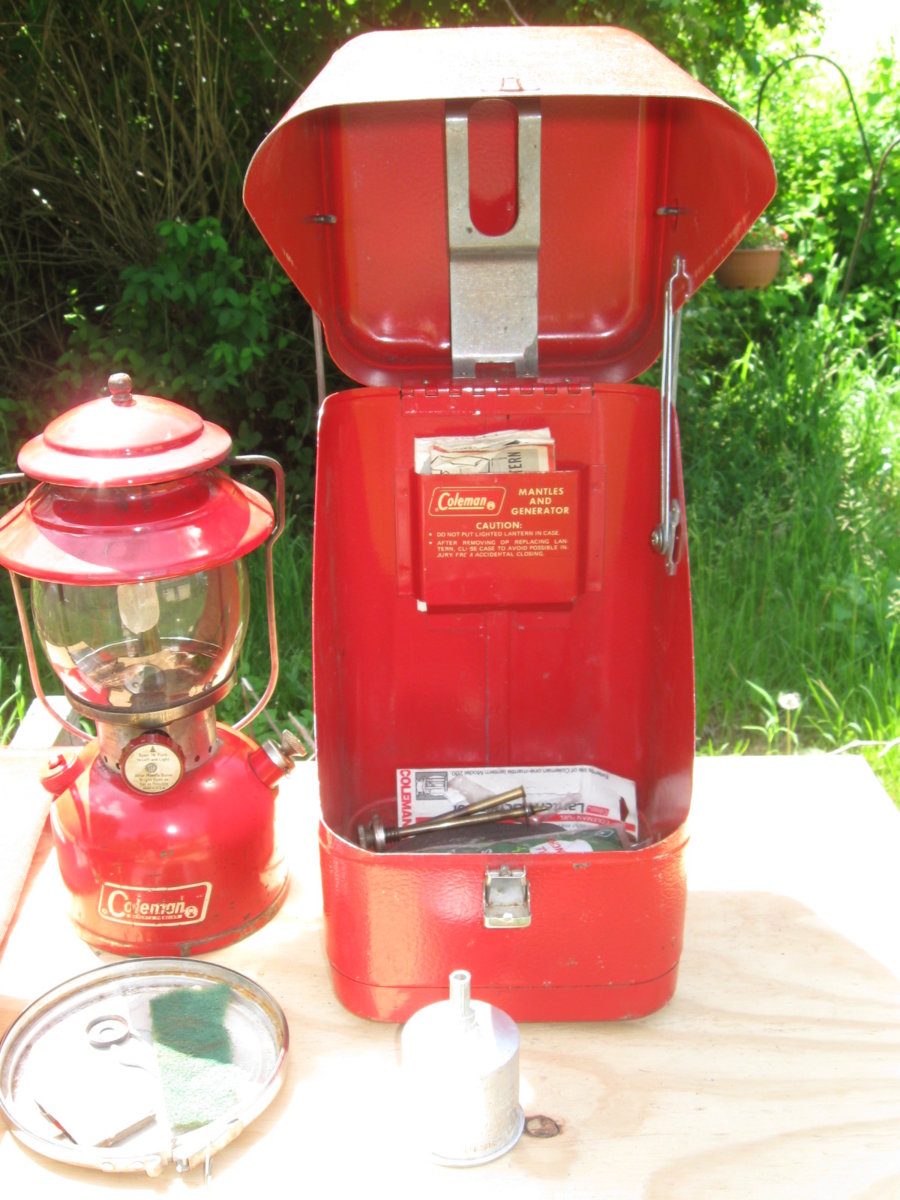 Coleman M200 (1970) lantern with metal carrying case.JPG