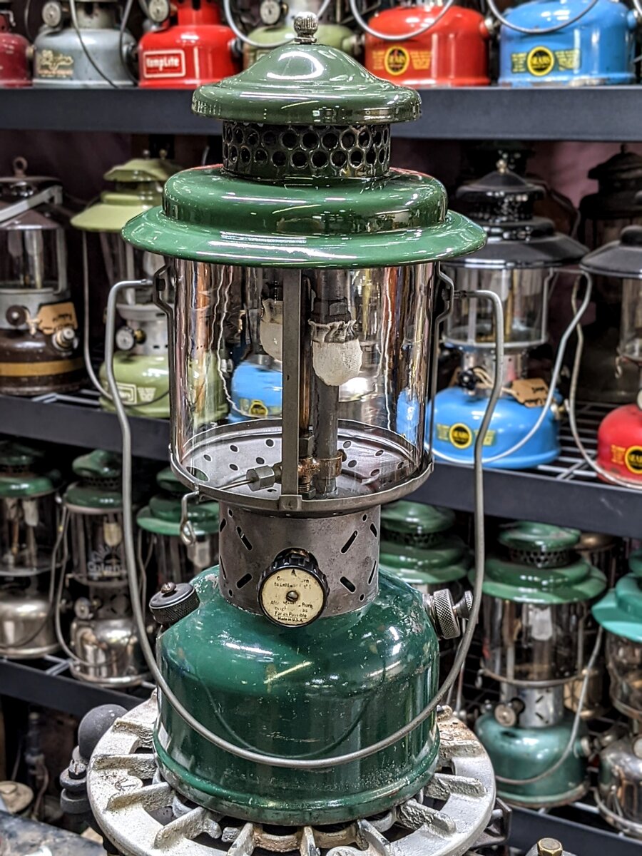 7/1942 Coleman 220B | Classic Pressure Lamps & Heaters