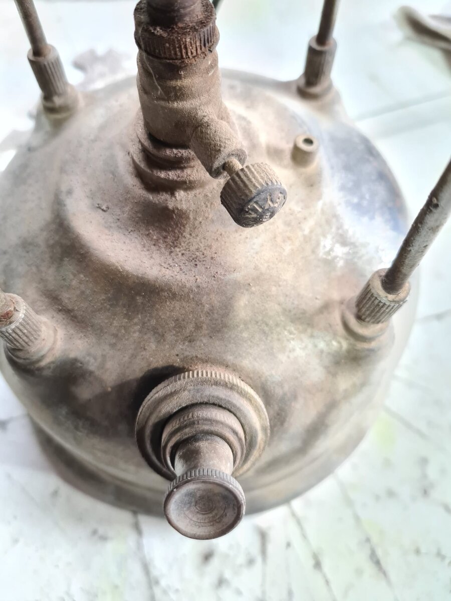 X246 1950 - 54 with Pork Pie Pump 2.jpg
