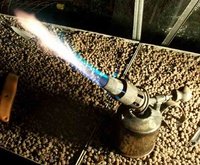 1325526865-Petrol_blowlamp.jpg