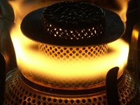 1394910416-Flame_spreader_in_action_B___H_new_wick___chimney_007__Small_.JPG