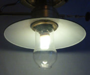 Mundus lamp lit mantle.jpg